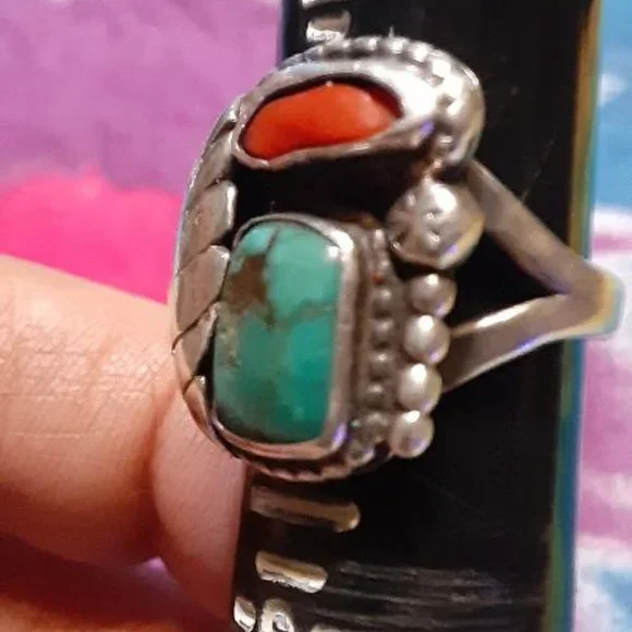 Vintage Navajo Turquoise & Coral Ring - Picture 3 of 6